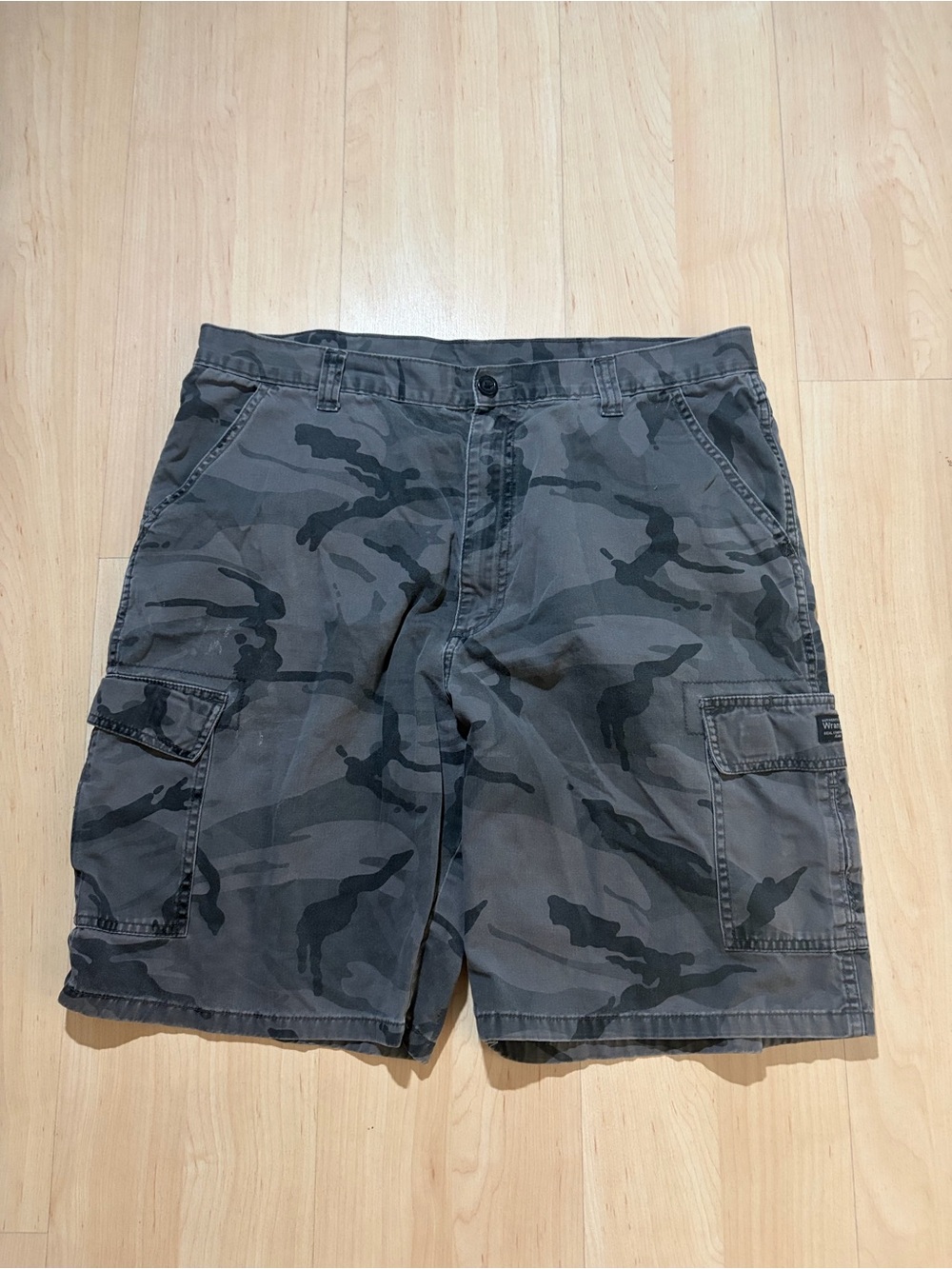 Men's Gray Wrangler Camo Cargo Shorts 36